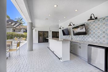 Summer kitchen & outdoor lounge